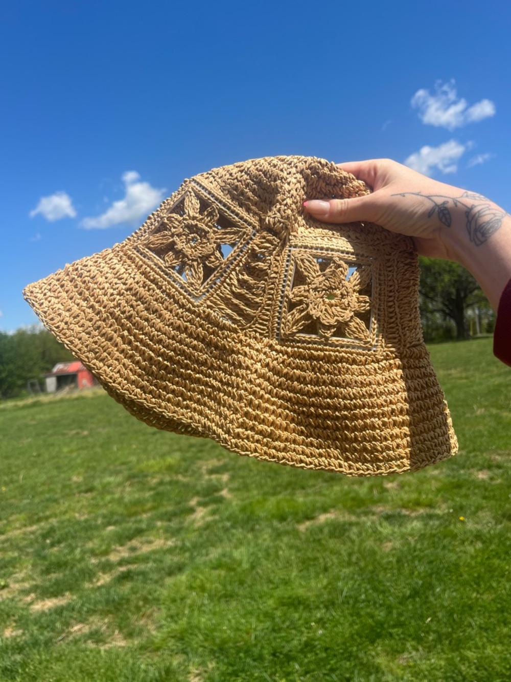 Vintage 90s straw/ raffie bucket hat flower cutout y2k early 2000s sun hat
